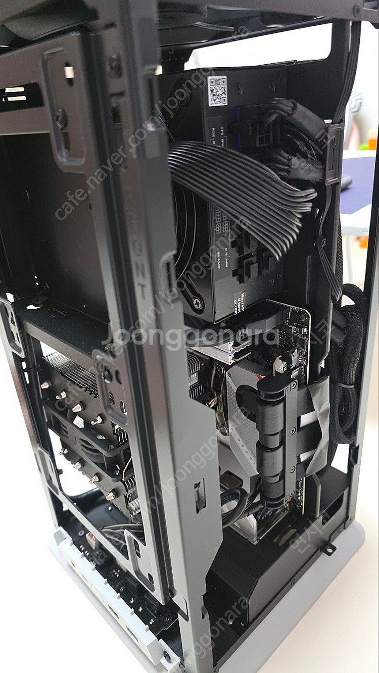 공기청정기같은 7500F + 4070S + itx 데스...--4