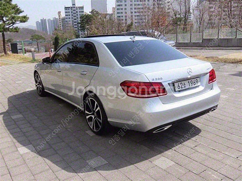벤츠 E클래스 중고 벤츠 중고 은색 2015년식 64,...--5