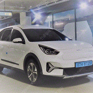 기아 니로 중고 니로 플러스 중고차 흰색 2023년식 에어 (택시) 중고차싸게사기