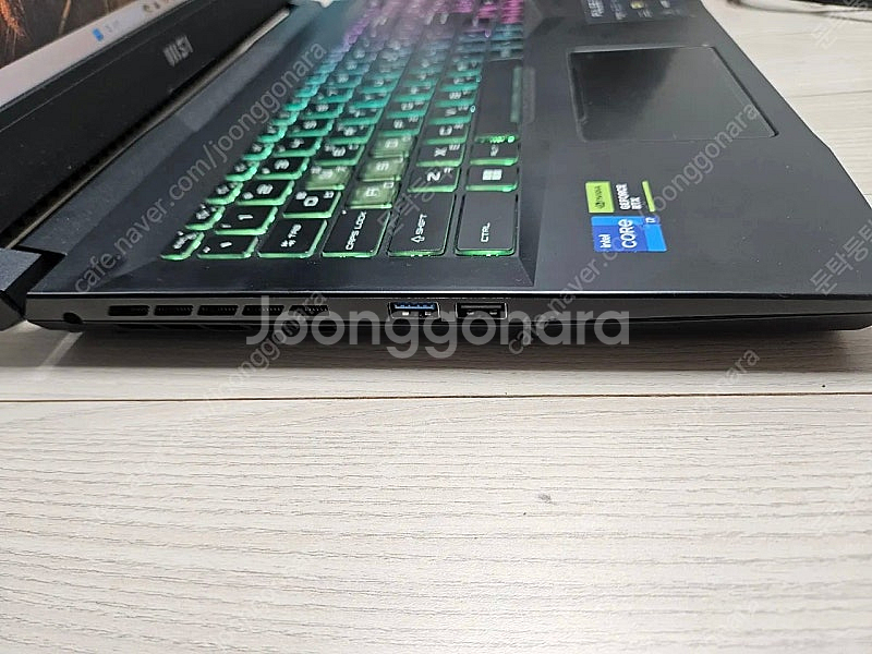 급쳐 15인치 RTX4070 초고사양 게이밍노트북팝니다--2