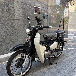 혼다 슈퍼커브 c125 범고래 검흰 판매합니다 20년식 9918키로