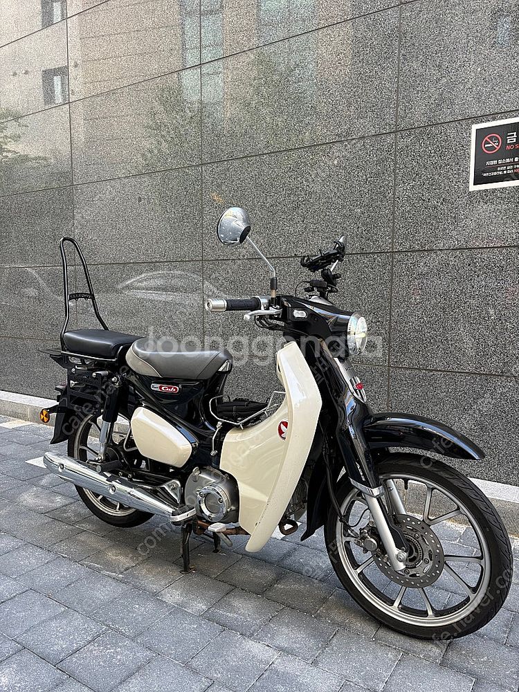 혼다 슈퍼커브 c125 범고래 검흰 판매합니다 20년식...--1