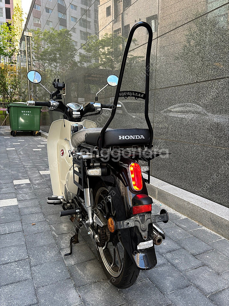 혼다 슈퍼커브 c125 범고래 검흰 판매합니다 20년식...--3