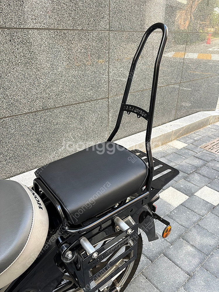 혼다 슈퍼커브 c125 범고래 검흰 판매합니다 20년식...--5