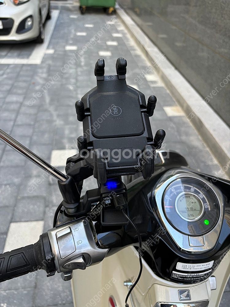혼다 슈퍼커브 c125 범고래 검흰 판매합니다 20년식...--6