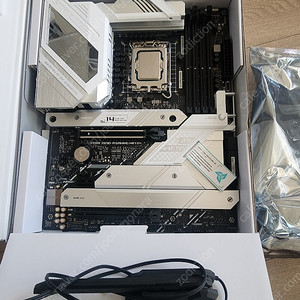 부품 4가지 판매할려고 합니다. i7 12700kf cpu asus rog strix z690 a gaming wifi d4 메인보드 팀그룹 익스트림 ddr4 램 32기가, 시소닉