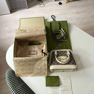 [판매중] 구찌 홀스빗 1955 미니 탑 핸들백 명품 가방 (샤넬,루이비통,버버리,디올,고야드,보테가,프라다,셀린느,베르사체,에르메스,메종,펜디,미우미우)