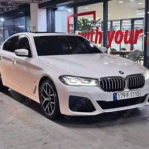 BMW 5시리즈 수입중고차시세 흰색 2022년식 24,146km 530i xDrive M 스포츠 중고차다이렉트