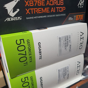 3,4월에 구매한 기가바이트 5070ti aero 미개봉 신품 2개(둘다 어로스공홈에 1년연장되어있음)