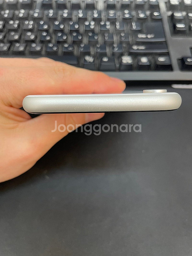 아이폰XR 화이트 64GB 상태좋은 중고19만 팝니다.--3
