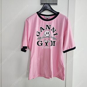 가니 GANNI 블랙 & 핑크 반팔 티셔츠 새상품(정품) 판매합니다