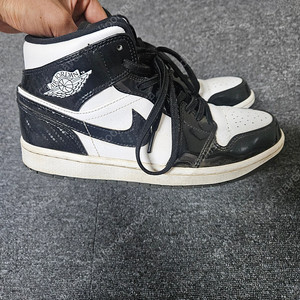 조던1 Mid SE asw 블랙 260