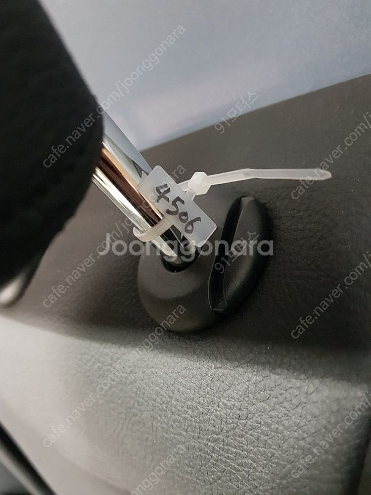BMW F30 3시리즈 2열 순정시트 팝니다--4