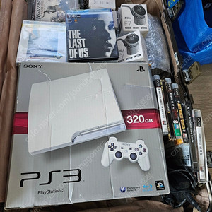 PS3 슬림 화이트 (CECH-2505B) 320GB + 게임CD 40장 판매합니다.