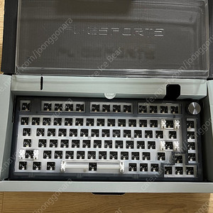 MK750 기계식 키보드 베어본 + 투명 블랙 키캡 팝니다.