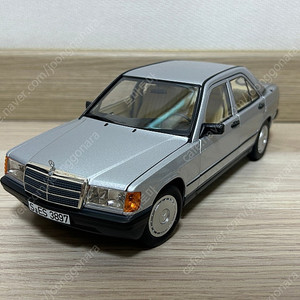 노레브 1:18 메르세데스 벤츠 190E 다이캐스트 자동차 모형 판매합니다.