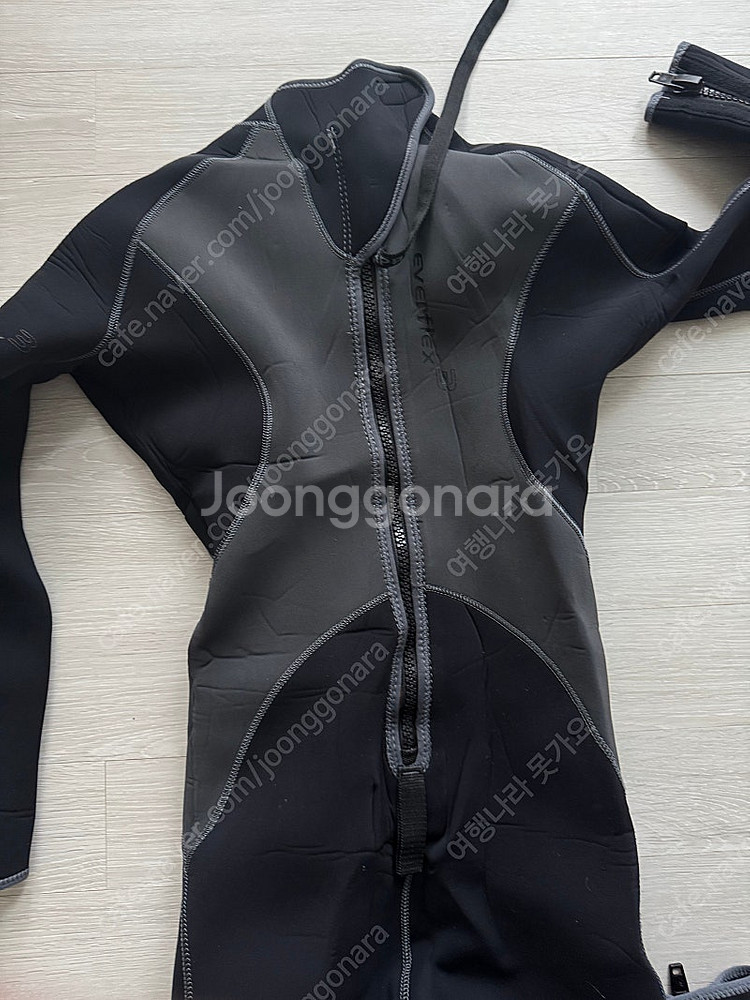 SCUBAPRO 스킨스쿠버 슈츠 M50 팝니다--3