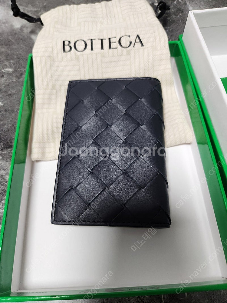 보테가 베네타 카드지갑 네이비 새상품급 팝니다--1