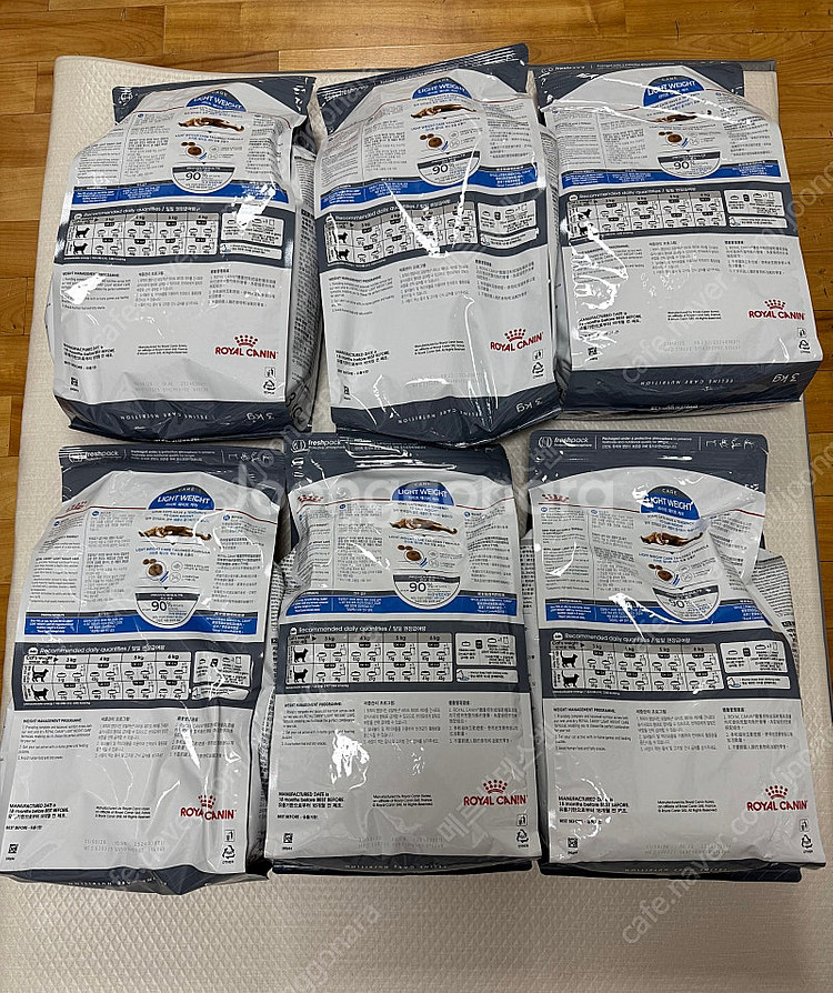 로얄캐닌 캣 라이트 웨이트 케어 3kg 총9개 32만--0