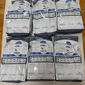 로얄캐닌 캣 라이트 웨이트 케어 3kg 총9개 32만