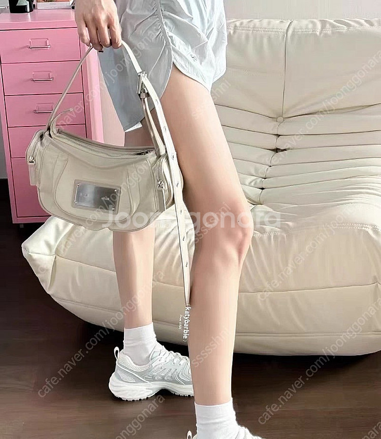 마뗑킴 가방 마들렌 라운드백 라이트베이지 새상품--4