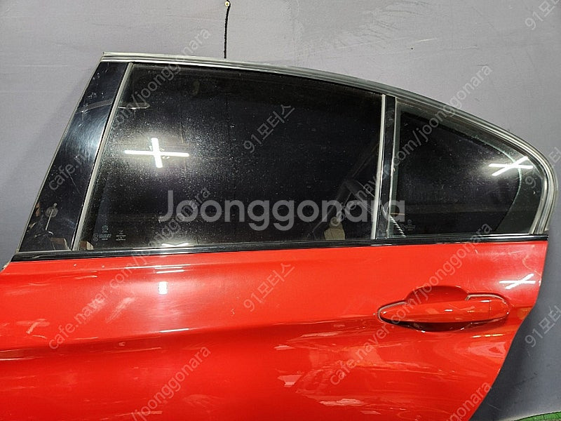 BMW F30 3시리즈 운전석 2열 문짝 도어 팝니다--1