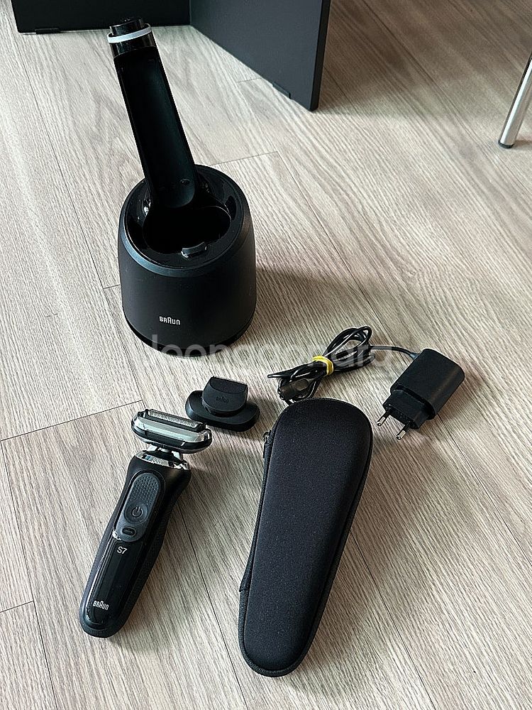 브라운 S7 면도기--0