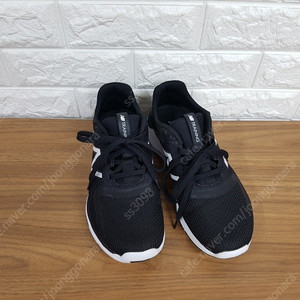 뉴발란스 런닝화 운동화 남성260 (MX818BK2)