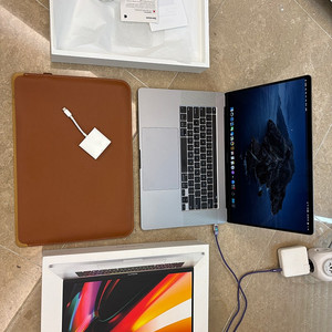 [급처] 맥북 프로 2019 16인치 i9 CTO, 64GB Memory, 4TB SSD 최고사양 싸게 팝니다.