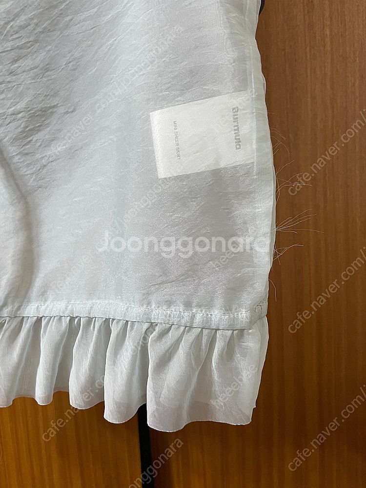 버뮬라 레어어드 쉬어 스커트 블루컬러 팝니다. 원사이즈...--3