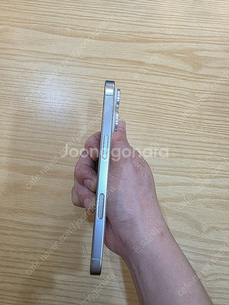 아이폰16프로화이트256gb 중고폰판매합니다--5