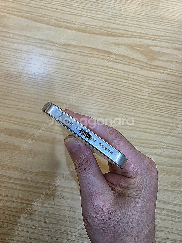 아이폰16프로화이트256gb 중고폰판매합니다--4