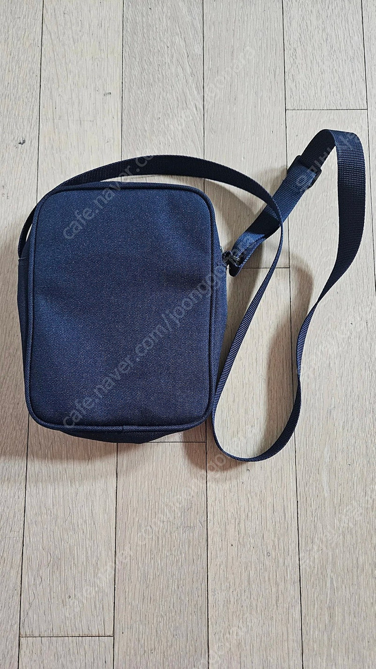 어몽어스 무지개 크로스백 이미지