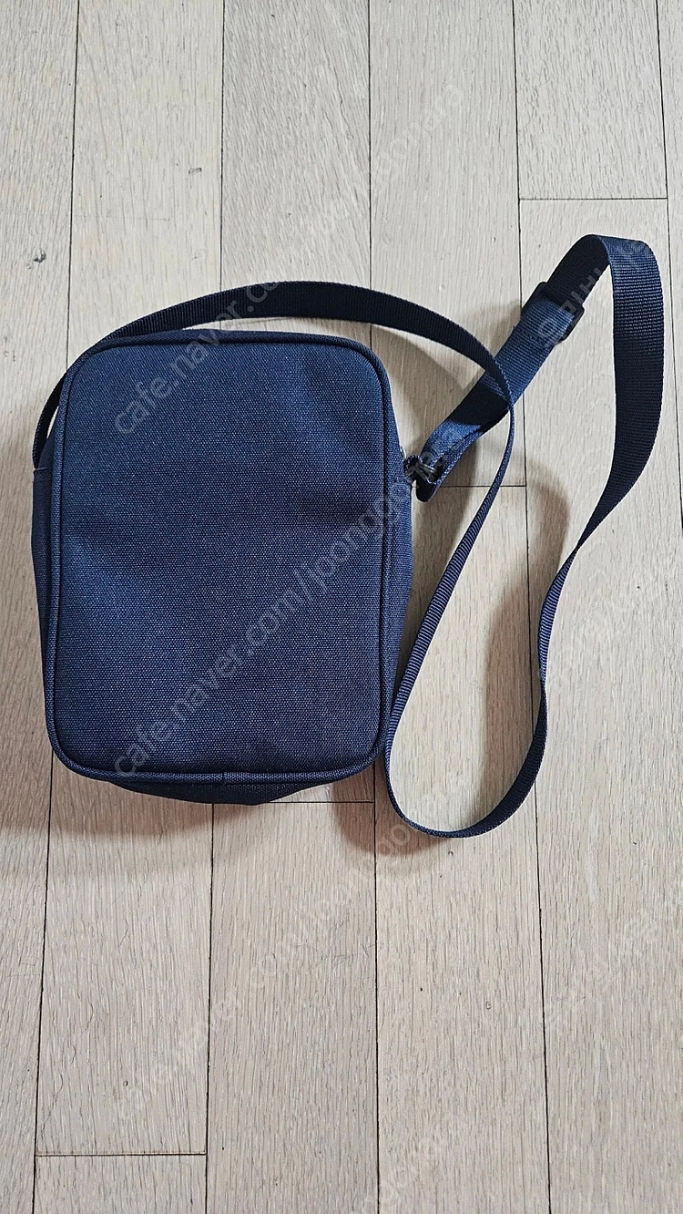 어몽어스 무지개 크로스백 이미지