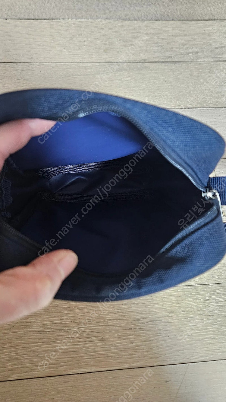 어몽어스 무지개 크로스백 이미지