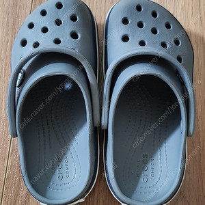 크록스 회색 샌들 C11