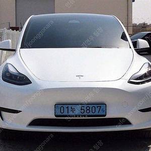 흰색 테슬라 모델Y 중고 테슬라 중고 RWD 중고차구매 중고리스할부 5,258 km