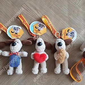 캐릭터 키링(그로밋,춘식이,시크릿쥬쥬,별의커비,미피,헬로키티,벨리곰,한교동,마이멜로디,시나모롤,우탄이,기타)카메라,동전지갑,박스,미개봉 새상품
