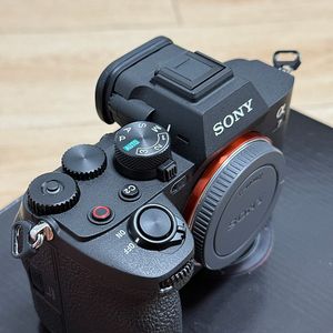 소니 A7M4 풀프레임 카메라 컷수 8655장 팝니다