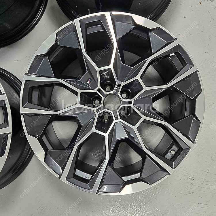 주말 특가 BMW X7 M 22인치 휠 새상품급 팝니다...--1