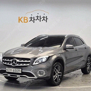 벤츠 GLA 중고 벤츠 GLA클래스 중고 회색 2019년식 76,483km GLA220 프리미엄 신차같은 중고차