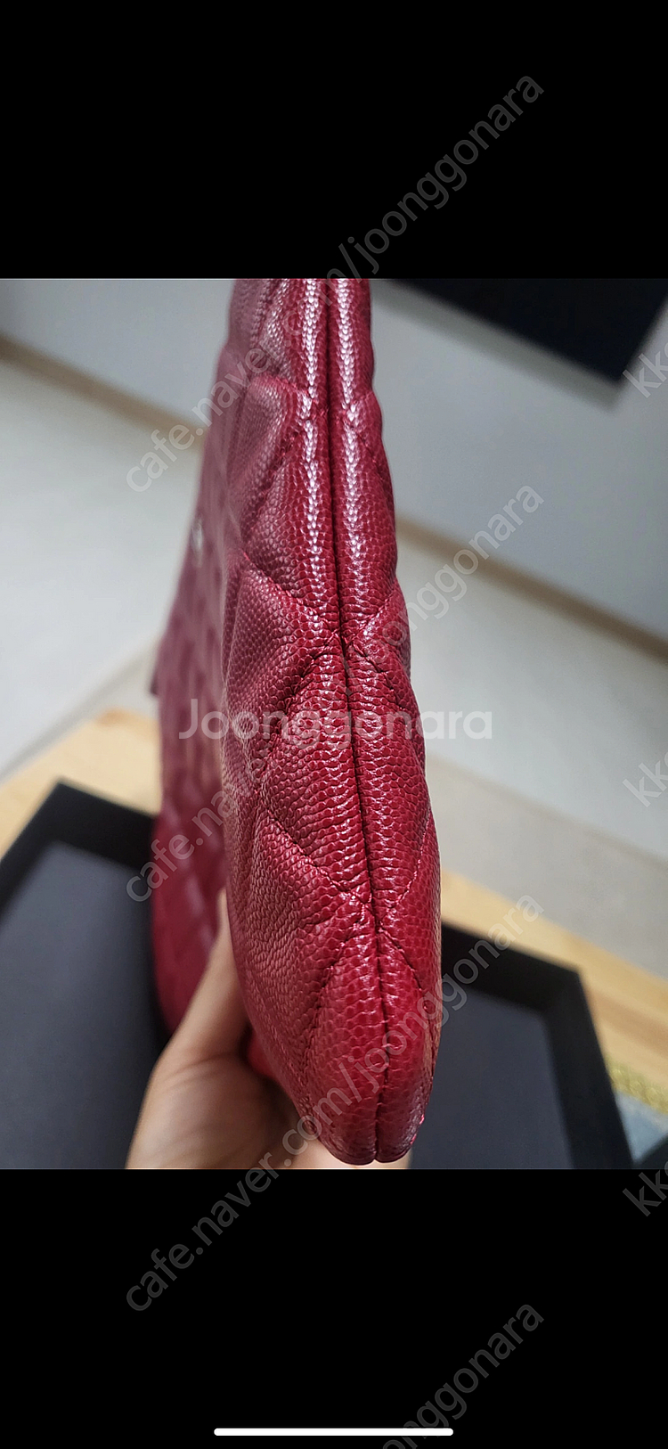 샤넬 클래식 금장 캐비어 클러치 미듐 레드--6
