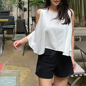 아뜨와 블랙 슬리브리스 블라우스