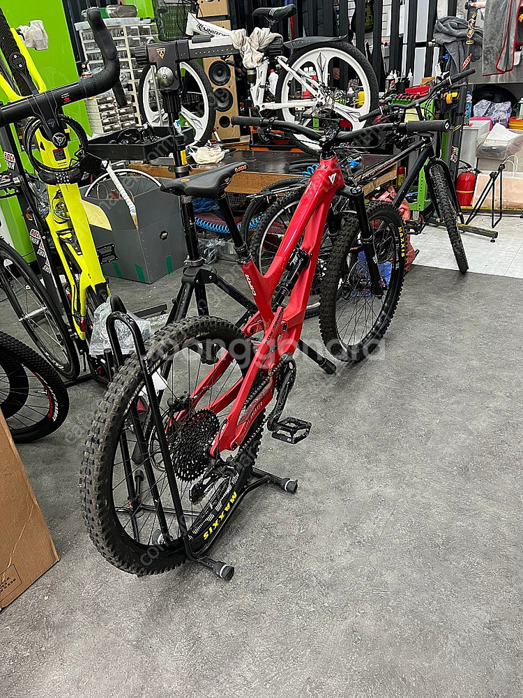 2019 YT capra cf pro 27.5 L사이즈--0