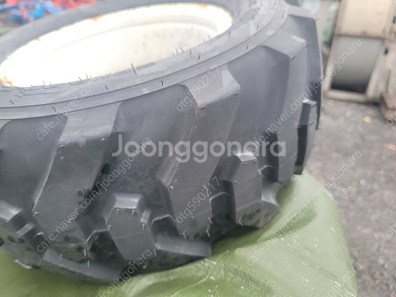 20X8.00-10 타이어 새것--0
