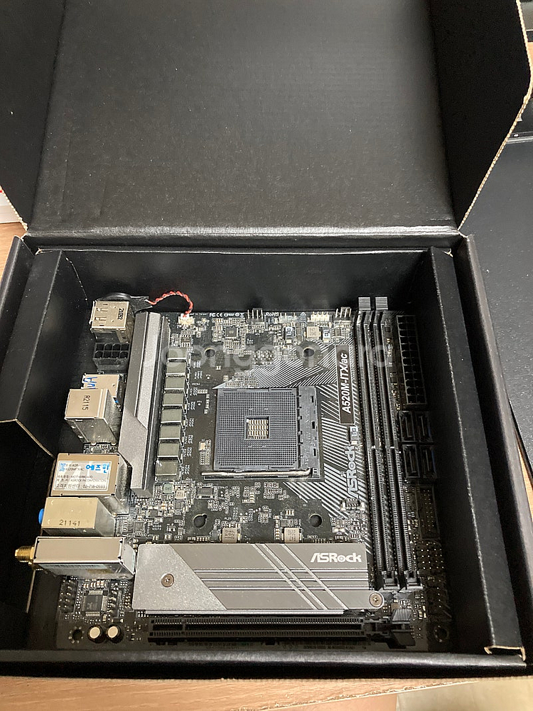 Asrock A520m-itx/ac--1