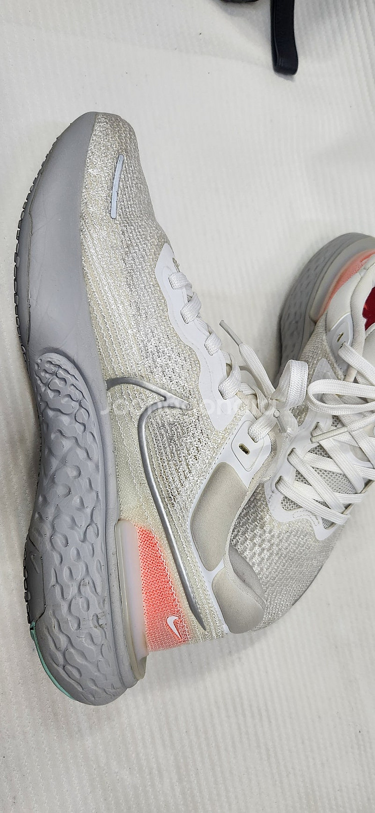 나이키 줌 인빈서블 런 플라이니트 런닝화 270사이즈--6