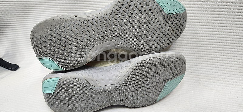 나이키 줌 인빈서블 런 플라이니트 런닝화 270사이즈--7