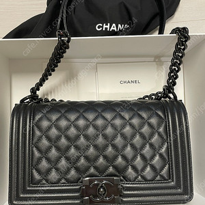 샤넬 보이백 올블랙 캐비어