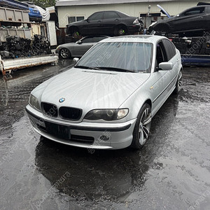 BMW E46 후기형 325i 부품차 각개합니다 앞범퍼 뒷범퍼 문짝 본네트 헤드라이트 전조등 후미등 테일램프 휀다 시트 내장재 송풍구 에어밴트 사이드미러 필러 윈도우모터